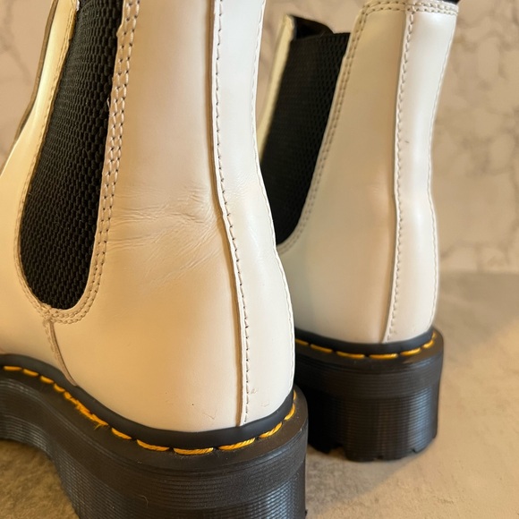 Sz 8 - Good Condition - Dr. Martens White Chelsea Boots - Picture 10 of 14